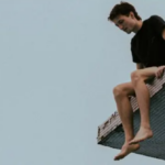 Review Makna Lagu Mood Swings: Proses Tumbuh Dewasa